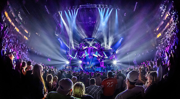 Dave-Matthews-Band_Bridgestone-Arena_5-26-23_eafoto_1027-crop